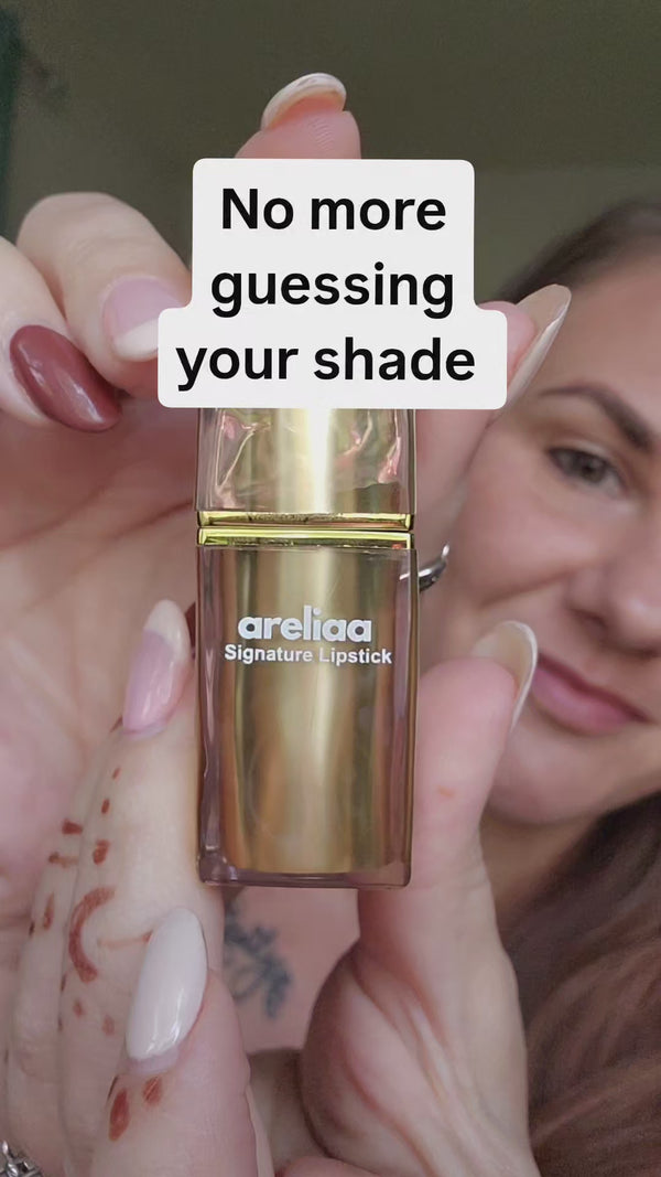 Color adapting lipstick customer image