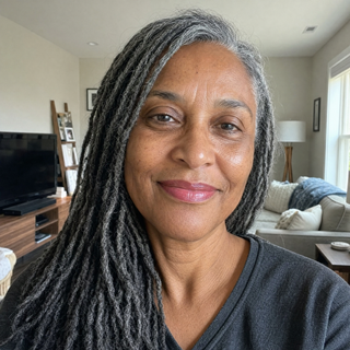 Woman at home wearing Areliaa